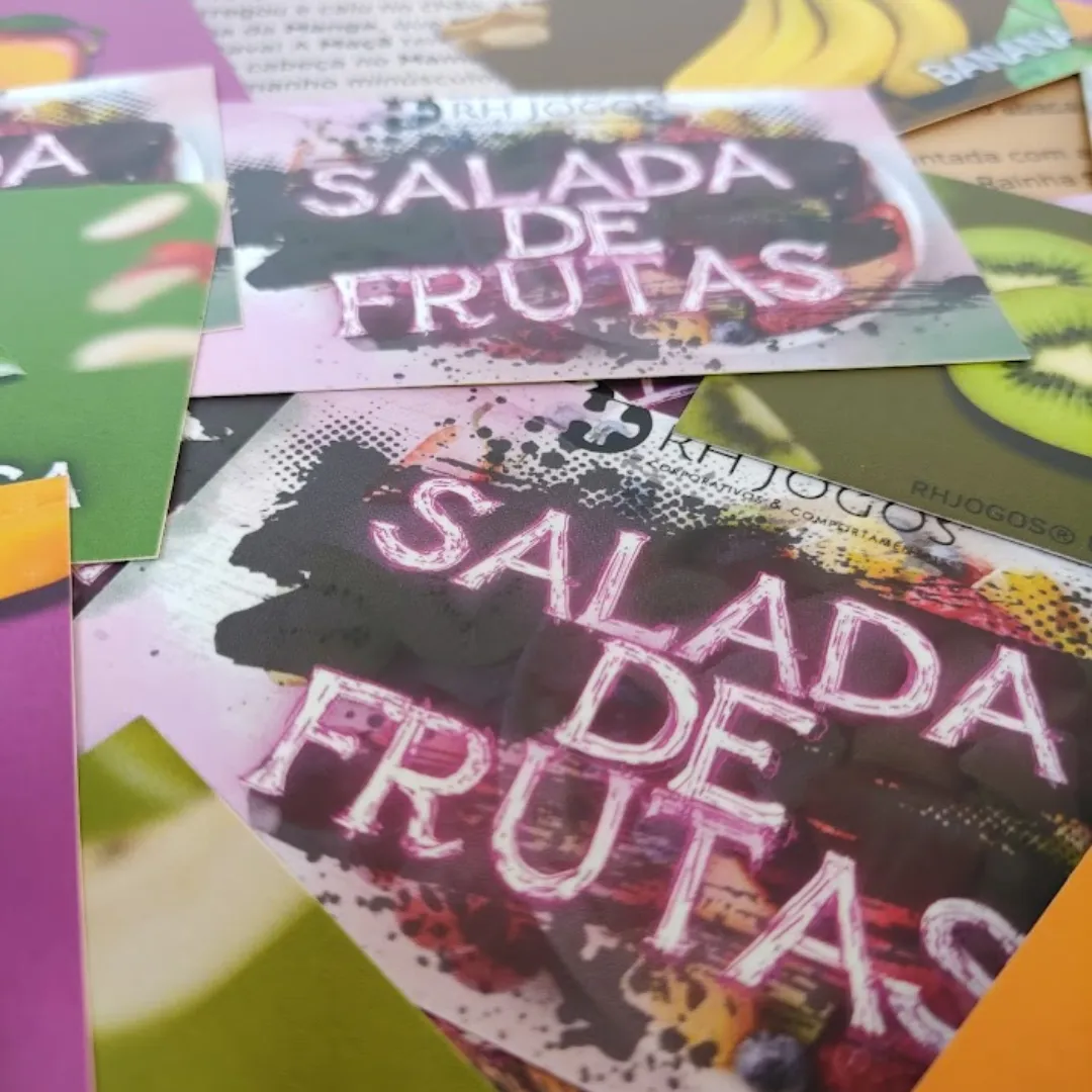 Dinâmica Salada de Frutas da RHJOGOS, atividade lúdica de grupo que utiliza frutas como personagens para promover integração, movimento e diversão em treinamentos.