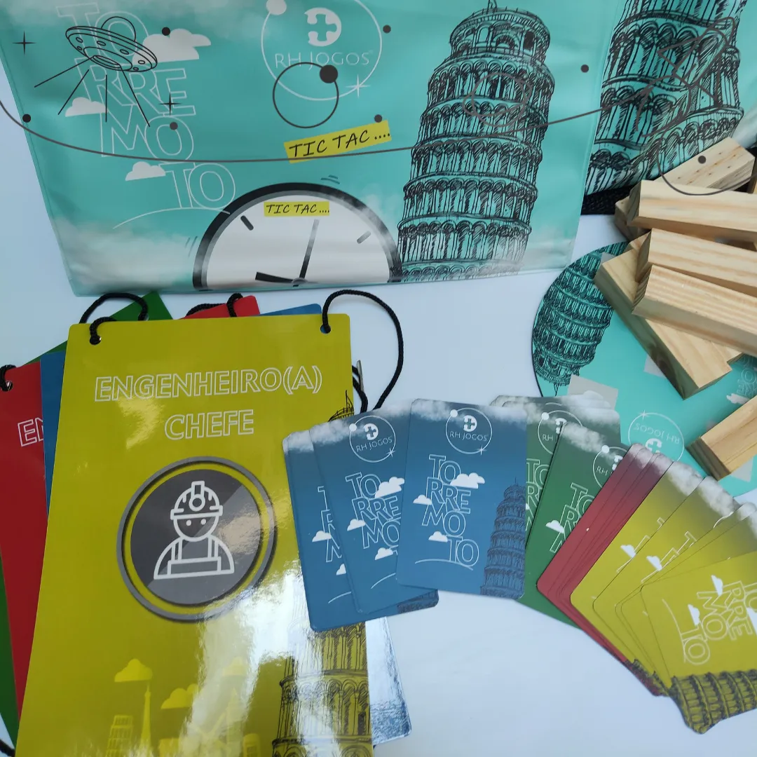 Jogo de Team Building Torremoto da RHJOGOS, simulação de negócios com torres de madeira, bases numeradas e cartas estratégicas para desenvolver negociação, planejamento e gestão de riscos em equipes.