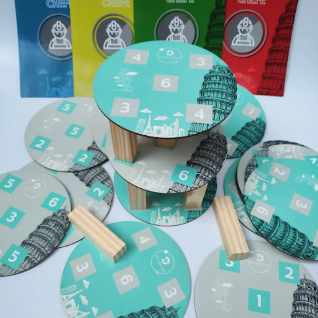 Jogo de Team Building Torremoto da RHJOGOS, simulação de negócios com torres de madeira, bases numeradas e cartas estratégicas para desenvolver negociação, planejamento e gestão de riscos em equipes.